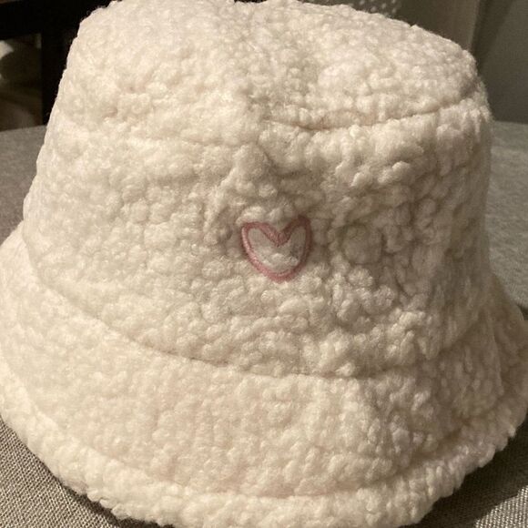 Heart Embroidered Fuzzy Hat - Picture 4 of 7